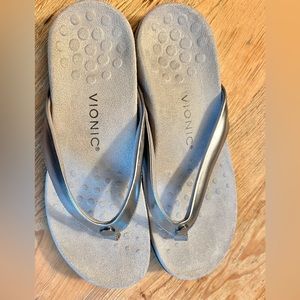 NEW NEVER WORN Vionic Davina ladies flip flops size 8